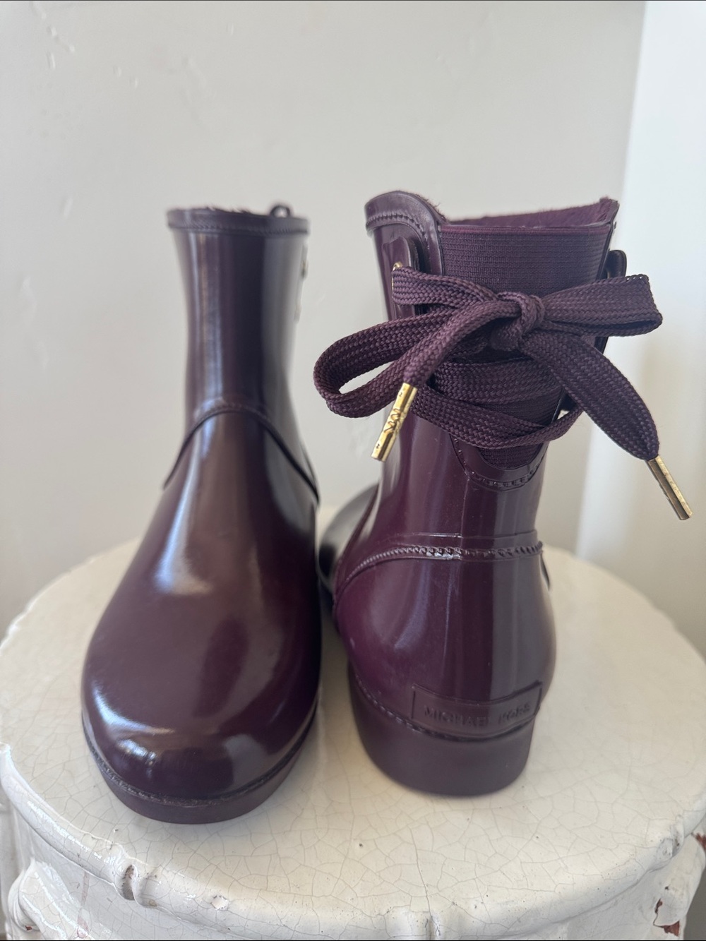 Michael Kors Women’s Deep Plum Lace-Up Glossy Rubber Ankle Rain Boots Size 9 EUC